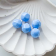 Perle ronde irrégulière facettée 14 mm en résine opaque - Bleu layette x1