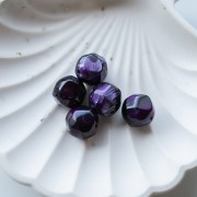 Perle ronde irrégulière facettée 14 mm résine translucide - Aubergine marbré