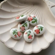 Perle ovale 21x18 mm en céramique - motif roses - Blanc - Rose - Vert x1