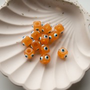 Perle cube en résine 8 mm - motif oeil en relief - Orange - Blanc - Bleu x1
