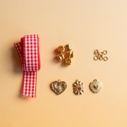 Mes bijoux DIY - Kit collier avec ruban vichy et breloques coeurs