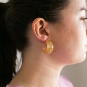 Créoles larges 29 mm en résine - Pailleté argenté x2