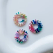 Pendentif fleur marguerite 20 mm acétate - Ecaille de tortue - Bleu - Rose - Vert nacré x1