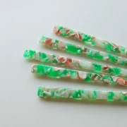 Pique à cheveux 170x9 mm avec trou - Ecaille de tortue - Vert - Marron - Beige x1