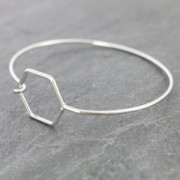 Bracelet jonc ovale nid d'abeille 55x65 mm rhodié x1