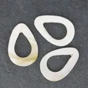 Pendentif goutte évidée en Nacre 35 mm x1