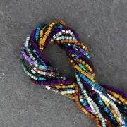 Mini perles cubes imitation hématite 1.4 mm Blue Metallic x40 cm