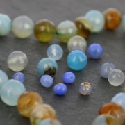 Perles Rondes facettées en agate teintée 7.8 mm Corn Flower Blue x10