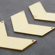 Intercalaire chevron 2 trous en bois brut à peindre ou customiser 80x60mm pour création DIY de collier ou sautoir