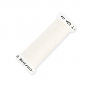 Fil à broder pour broderie perlée de Lunéville Soie surfine Crème (102) x100m