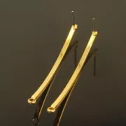 Clous d'oreilles tube incurvé avec anneaux à personnaliser 40 mm doré x2