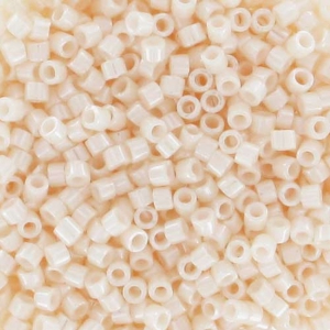 Miyuki Delica 11/0 DB1530 - Opaque Bisque White Ceylon paquet de 100g