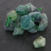 Perle brute irrégulière 18-35 mm Green Fluorite x1