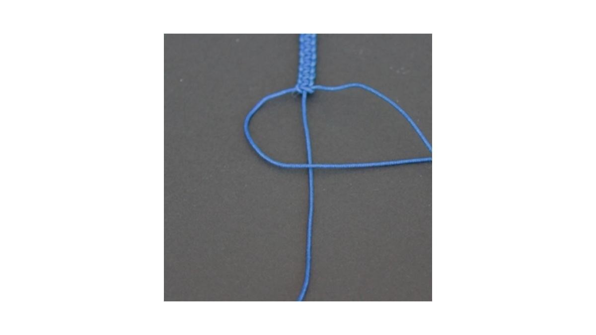 Apprendre à faire un noeud plat macramé : Etape 2