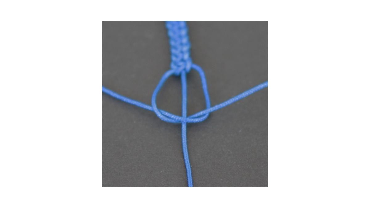Apprendre à faire un noeud plat macramé : Etape 7