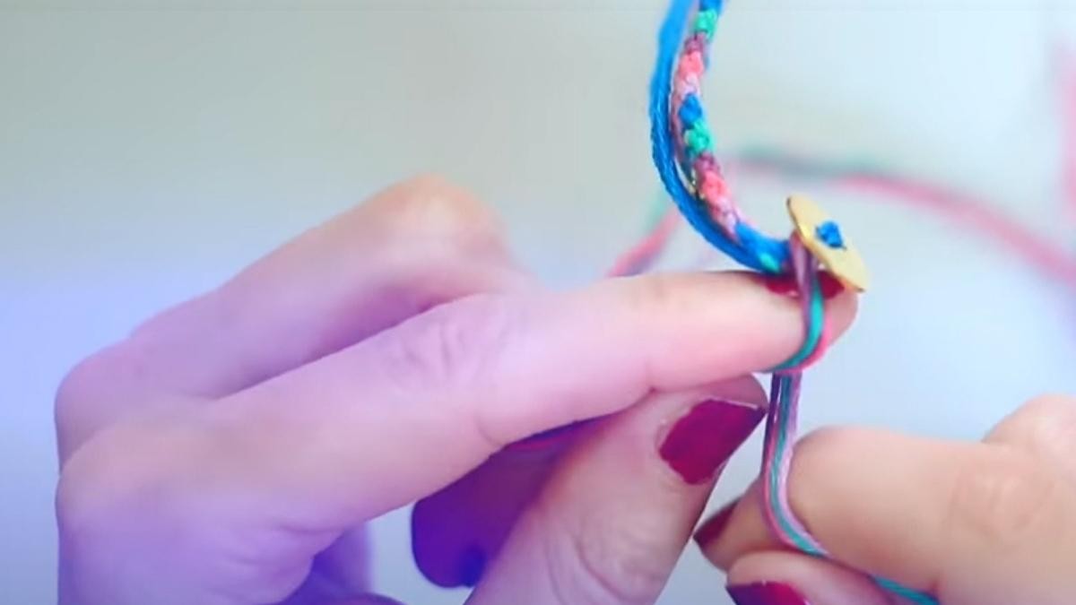 Bracelet brésilien motif chevron avec des perles : Etape 5 Bracelet brésilien motif chevron avec des perles : Etape 5