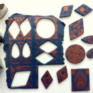 Comment utiliser un silk screen sur la pâte polymère et avec de la poudre métallique ? : Etape 4