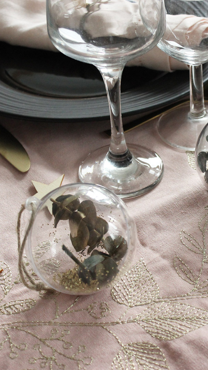 Schéma Comment dresser une belle table de Noël ?