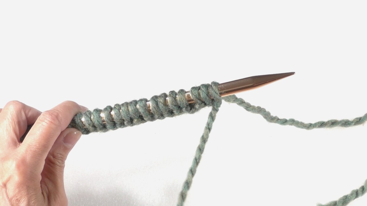 Comment tricoter une maille endroit (point mousse) ? : Etape 2