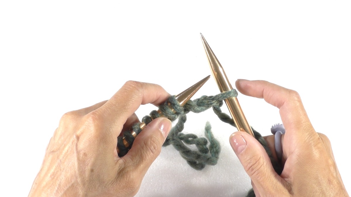 Comment tricoter une maille endroit (point mousse) ? : Etape 12