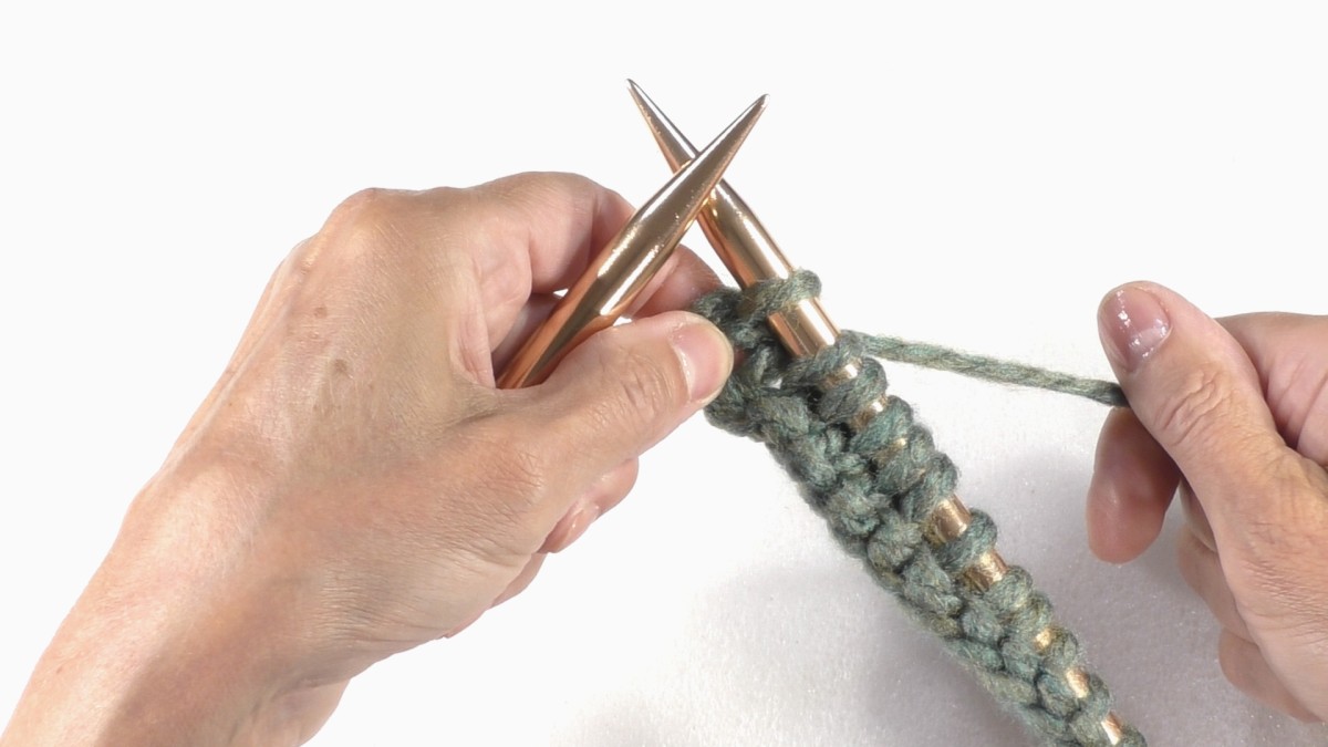 Comment tricoter une maille endroit (point mousse) ? : Etape 22