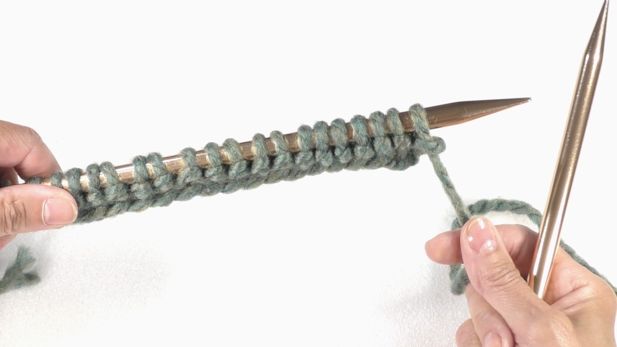 Comment tricoter une maille endroit (point mousse) ? : Etape 23