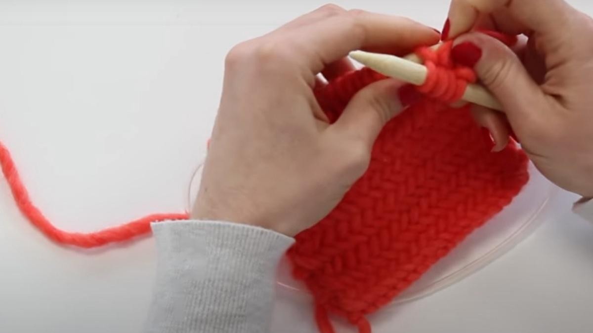 Comment tricoter le point chevron (herringbone) ?