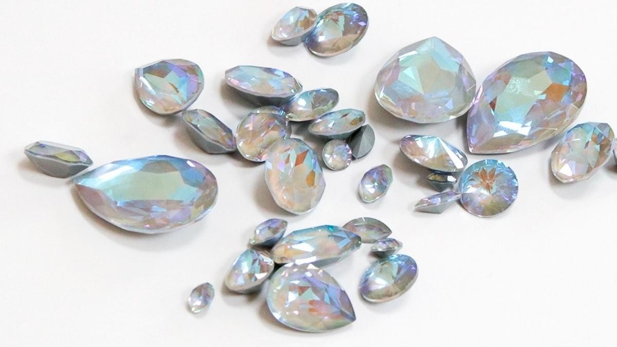 Quelle est la différence entre cristal et cristal de roche ? Quelle est la différence entre cristal et cristal de roche ?