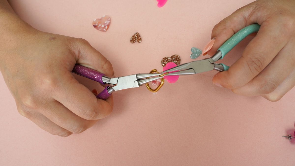 5 idées créatives de boucles d'oreilles pendantes à porter cet été : Etape 2