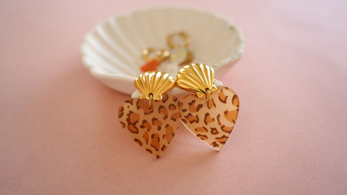 5 idées créatives de boucles d'oreilles pendantes à porter cet été : Etape 5