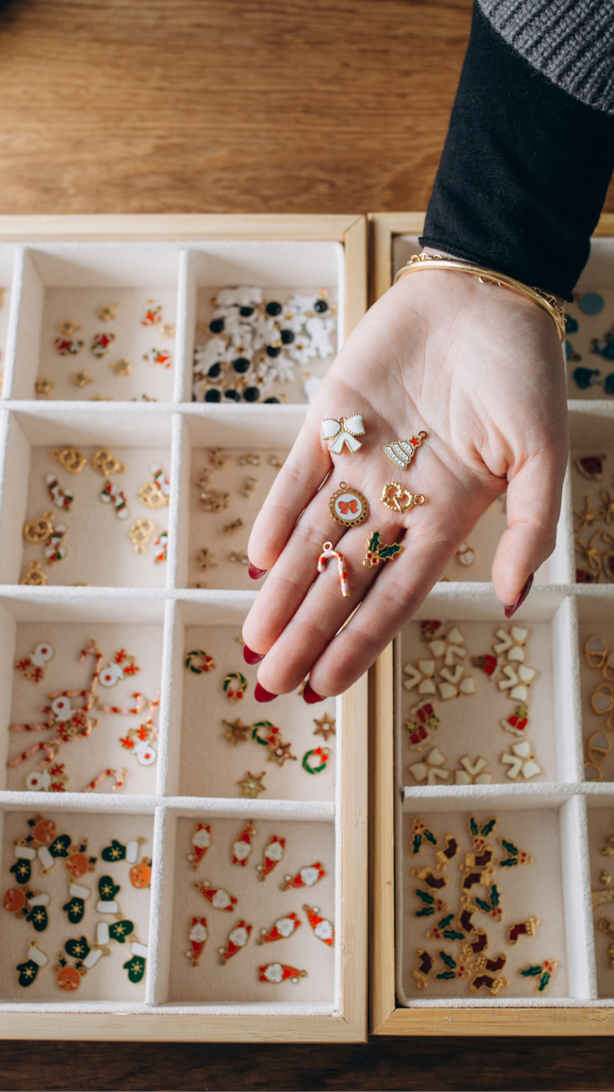 Schéma Breloques tendance en 2026 : quels charms pour vos bijoux ? Schéma Breloques tendance en 2026 : quels charms pour vos bijoux ?