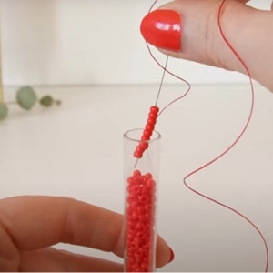 Aiguille enfile perles