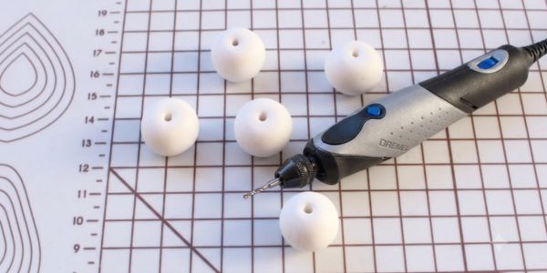 per&ccedil;age perles en polym&egrave;re avec dremel