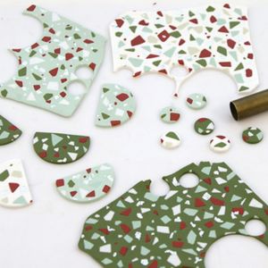 Boucles polymères motif Terrazzo cuivre kaki et blanc