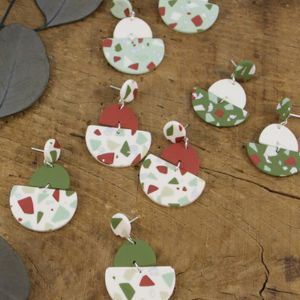 DIY Boucles polym&egrave;res motif Terrazzo cuivre kaki et blanc