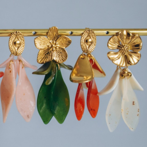 boucles d'oreilles pendantes en acier inoxydable et r&eacute;sine