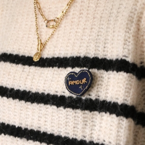 broche brod&eacute;e amour