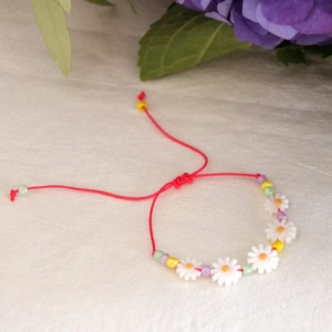 bracelet macram&eacute; fleurs marguerite