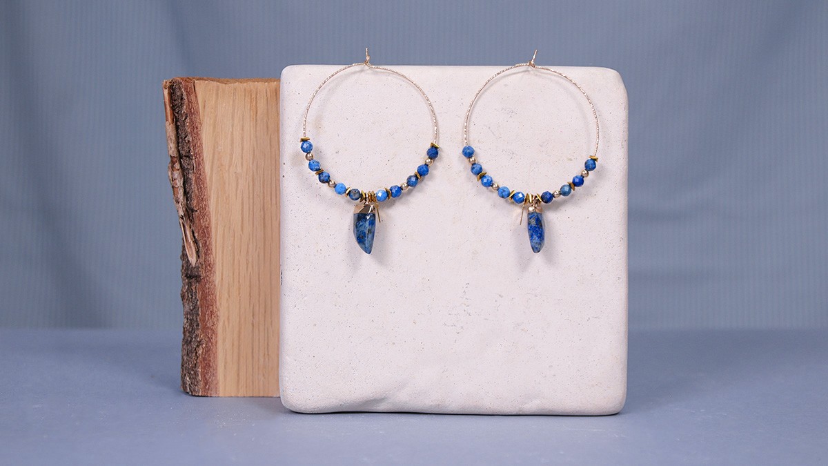 Créoles Perles Lapis Lazuli et Pendentif Dent de Requin doré et bleu