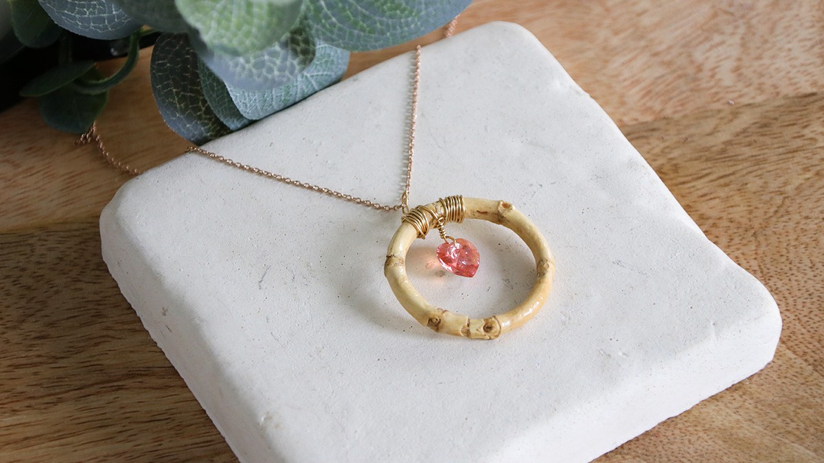 DIY Pendentif en bambou, coeur PureCrystal et wire wrapping