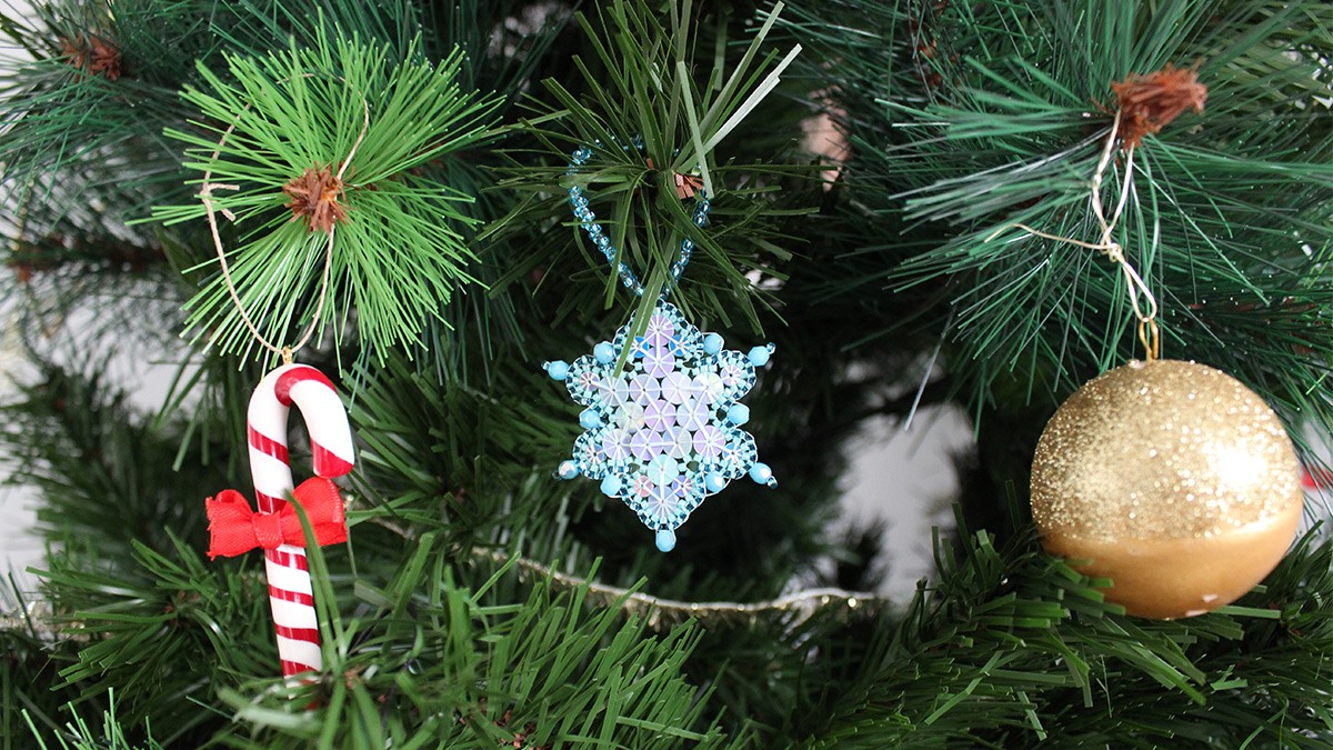 DIY Déco de Noël flocon de neige en paillettes de Lunéville