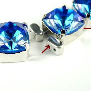 Bracelet Eléonore en perles PureCrystal et perles en verre par Puca® : Etape 7 Bracelet Eléonore en perles PureCrystal et perles en verre par Puca® : Etape 7