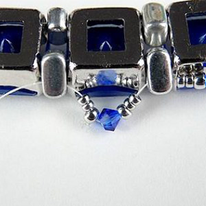 Bracelet Eléonore en perles PureCrystal et perles en verre par Puca® : Etape 11 Bracelet Eléonore en perles PureCrystal et perles en verre par Puca® : Etape 11