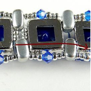 Bracelet Eléonore en perles PureCrystal et perles en verre par Puca® : Etape 14 Bracelet Eléonore en perles PureCrystal et perles en verre par Puca® : Etape 14