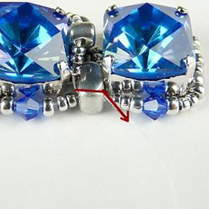 Bracelet Eléonore en perles PureCrystal et perles en verre par Puca® : Etape 18 Bracelet Eléonore en perles PureCrystal et perles en verre par Puca® : Etape 18