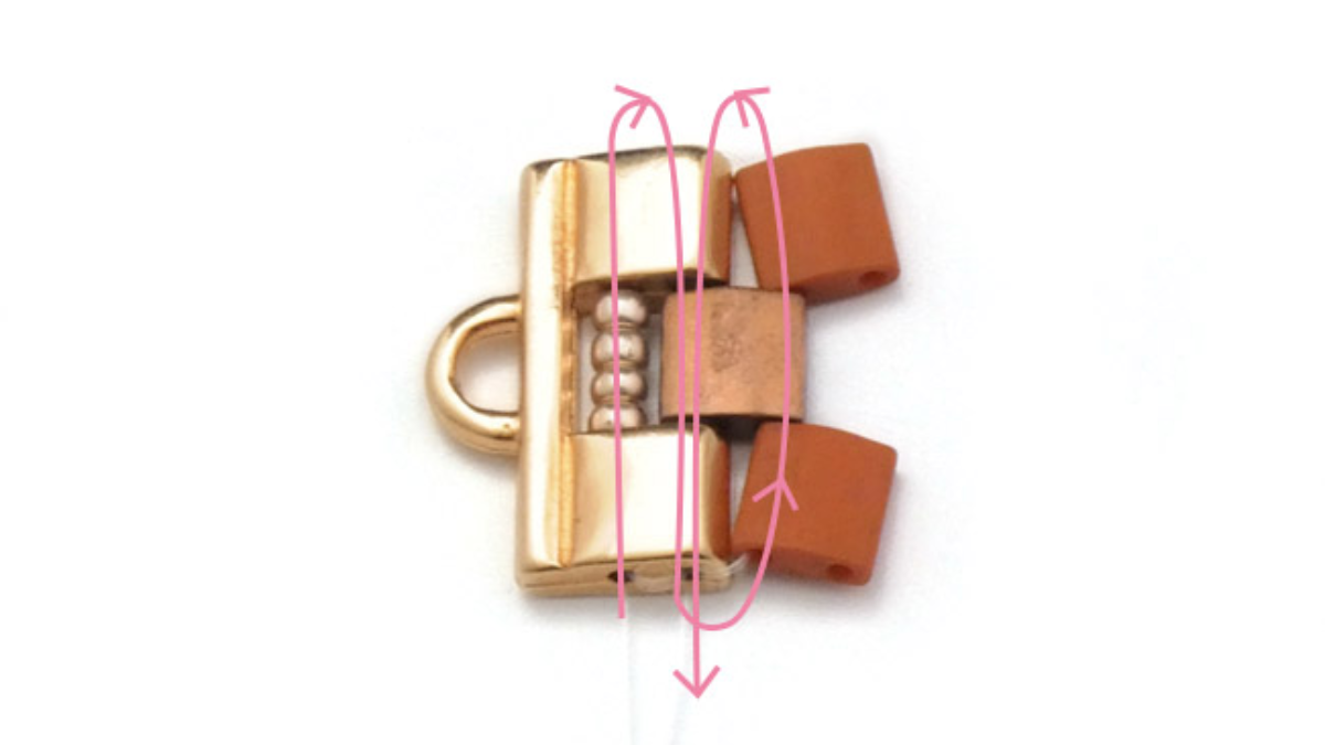 Bracelet perles carré Tila avec embouts spéciaux doré rose : Etape 4