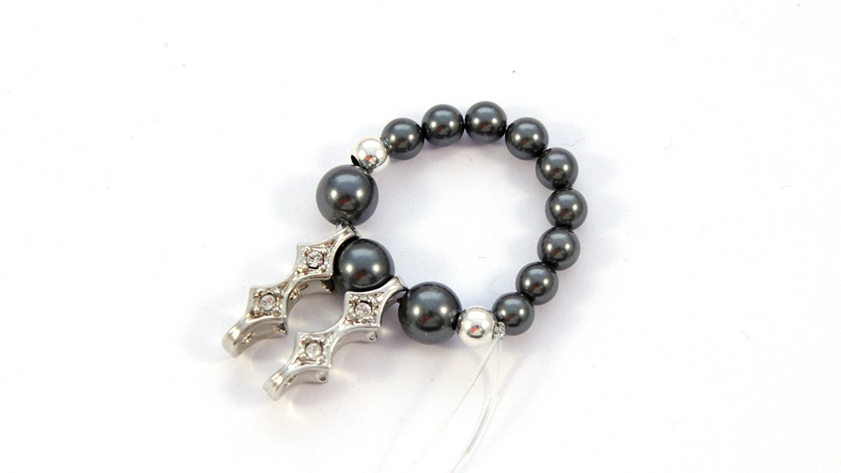 Bague élastique 3 rangs avec Perles Nacrées : Etape 2