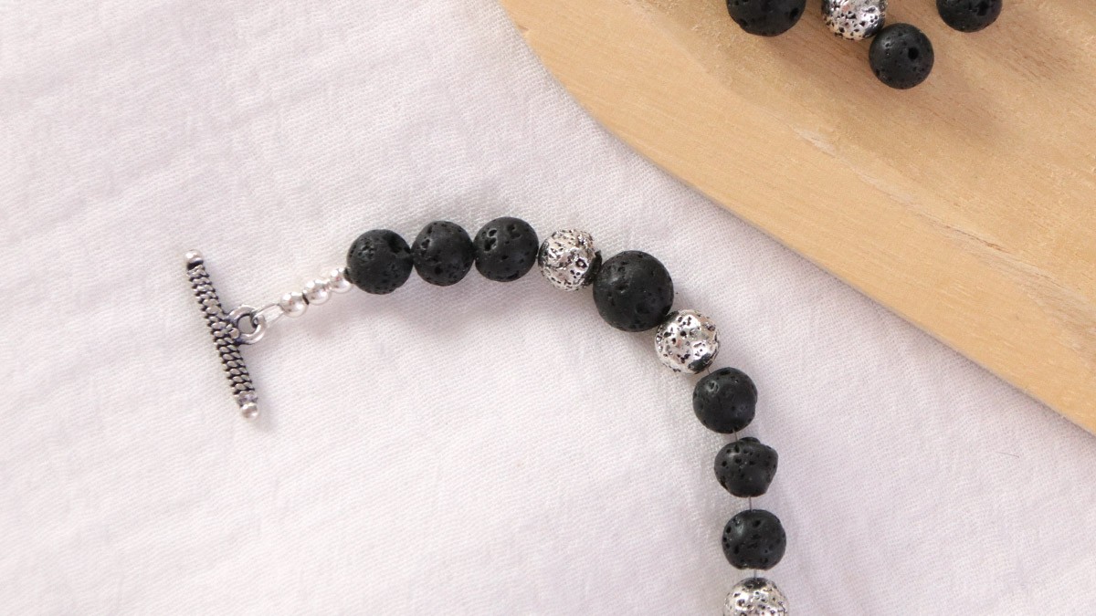 Bracelet pour homme avec des perles Pierres de Lave : Etape 2