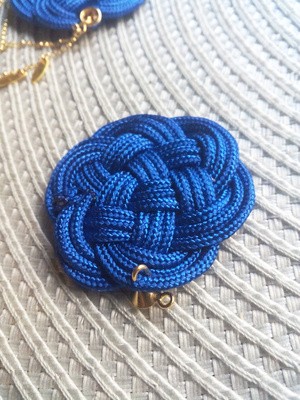 Boucles d'oreilles noeud de piton et cabochons PureCrystal : Etape 3