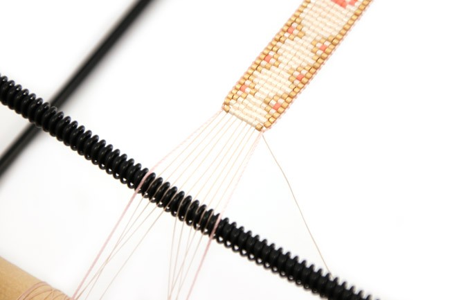 Bracelet en perles Miyuki avec message Chill out : Etape 3